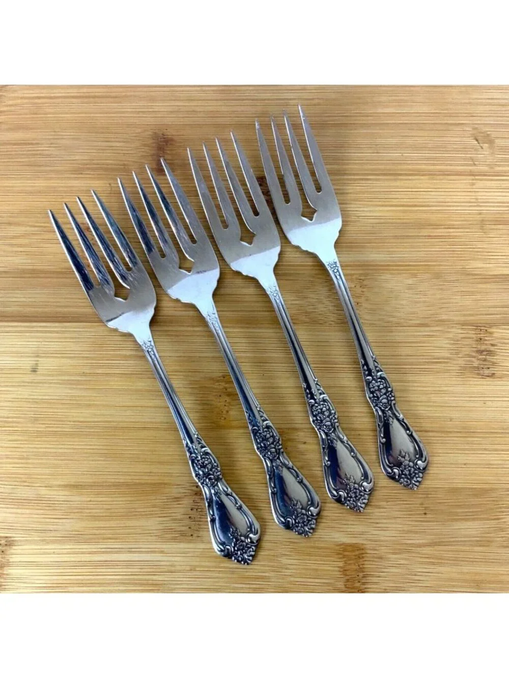 Oneida Distinction Deluxe Kennett Square 4 Salad Forks Stainless Steel Flatware